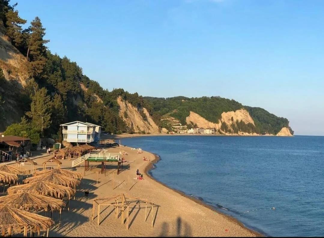 Zolotaya Buhta 10 호텔 피준다 외부 사진